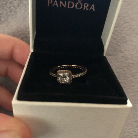 Square sparkle halo ring - Picture 2 of 6